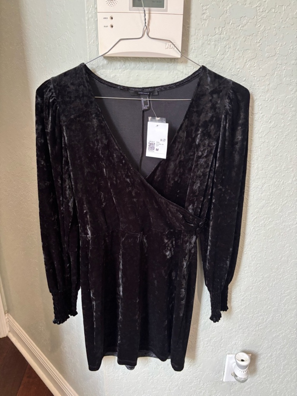 Black crush Velvet Wrap Dress with Long Sleeves M